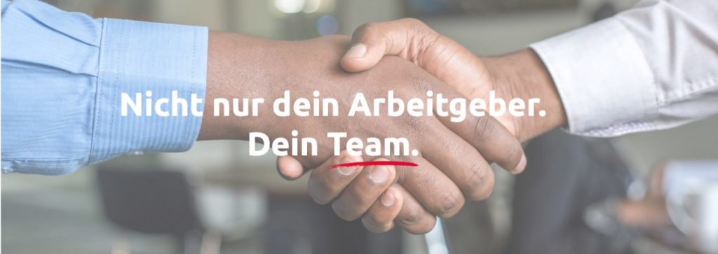 Schüttelnde Hände mit weißem Text